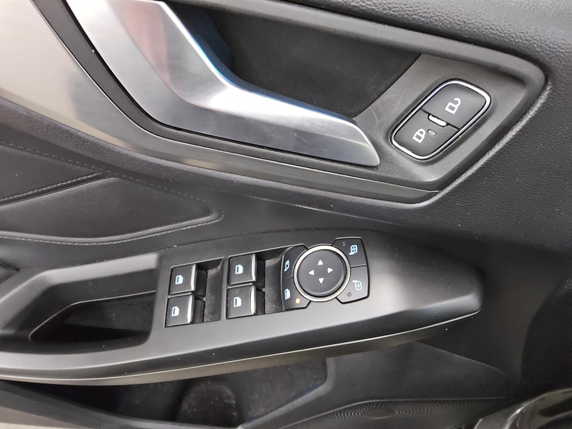 Ford Focus Turnier 1.5 EB Titanium Navi LED RFK ACC 9