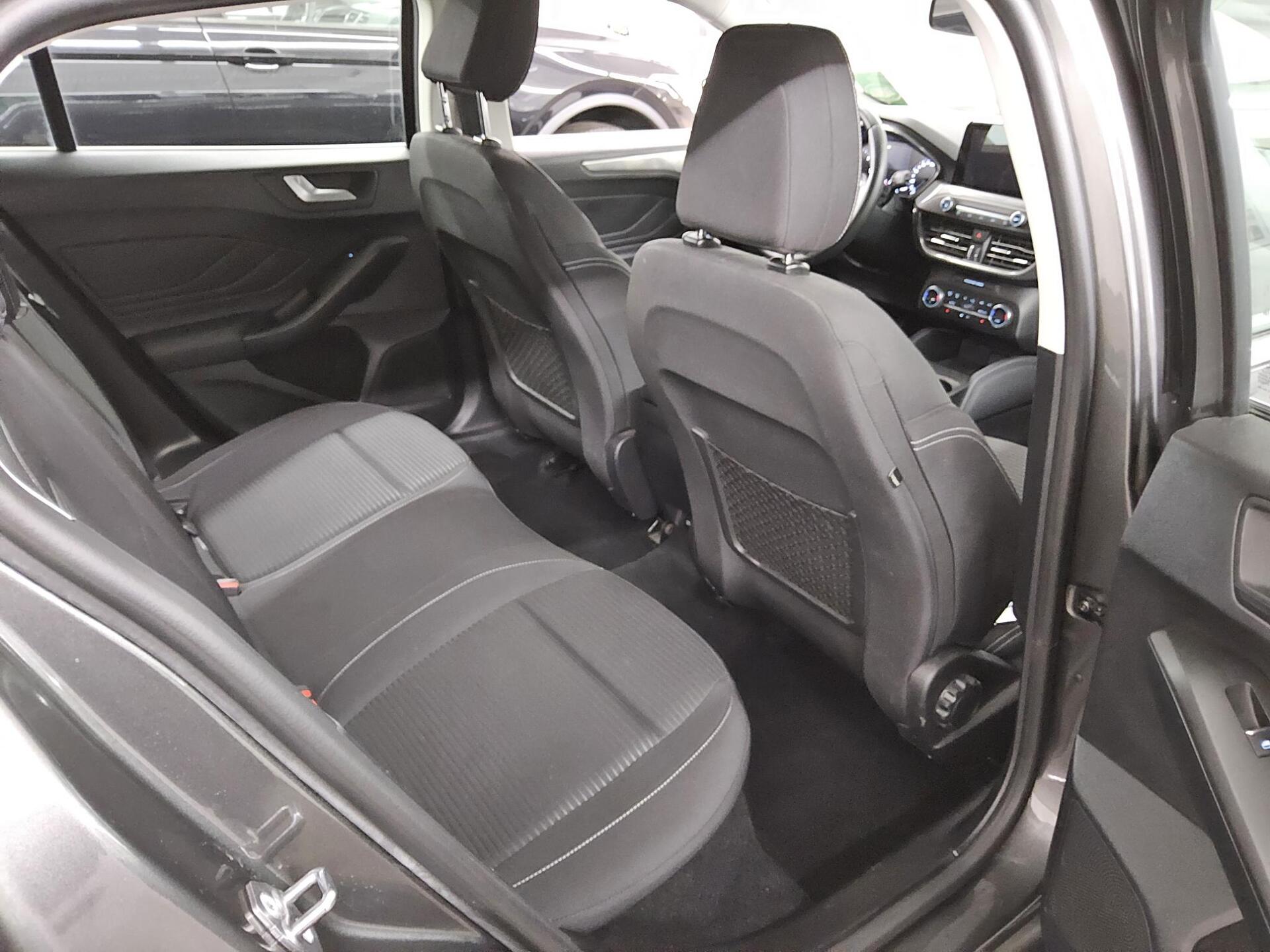 Ford Focus Turnier 1.5 EB Titanium Navi LED RFK ACC 13