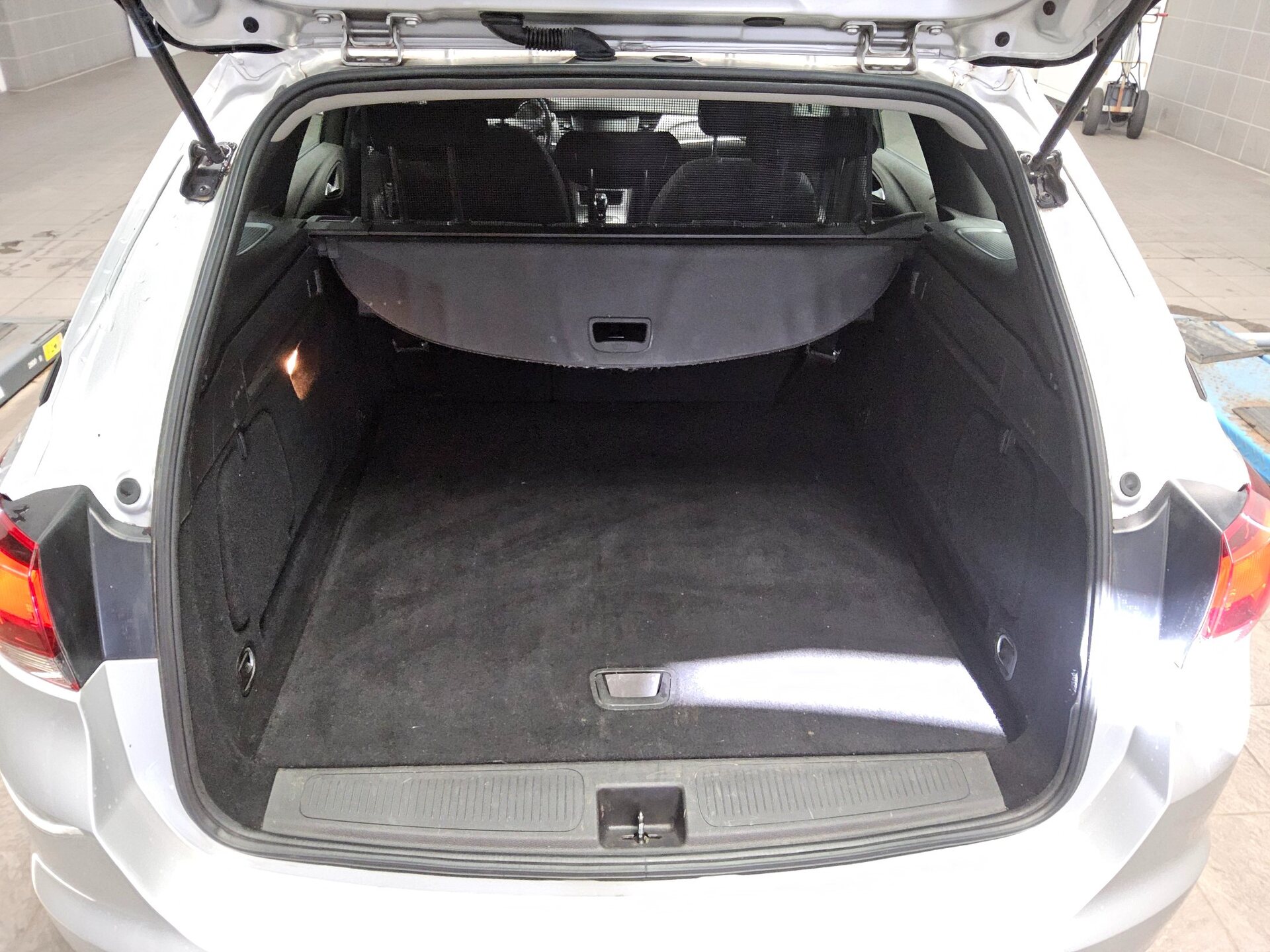 Opel Astra ST 1.5 D Business Ed. Navi LED AHK PDC Shz 11