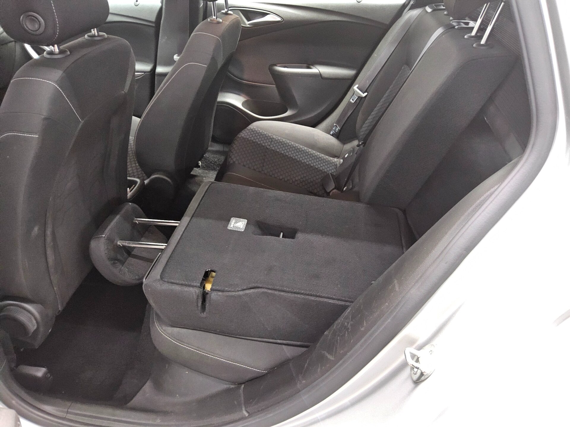 Opel Astra ST 1.5 D Business Ed. Navi LED AHK PDC Shz 12