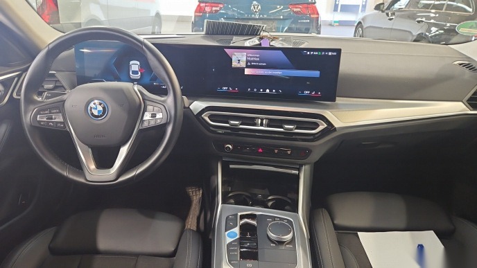 BMW i4 Navi LED Shz HiFi Leder 5