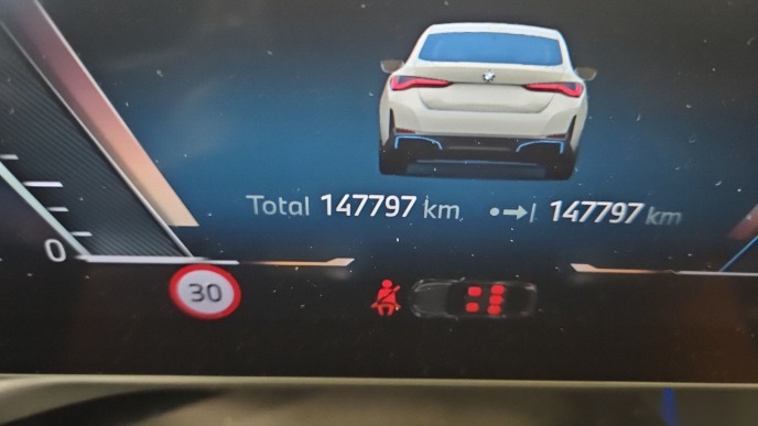 BMW i4 Navi LED Shz HiFi Leder 8