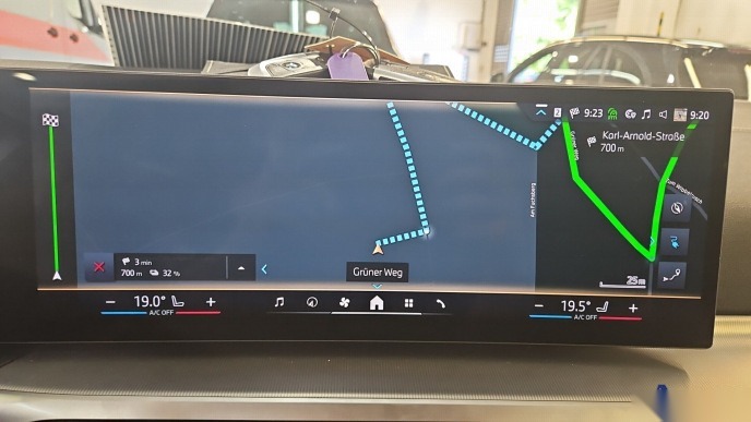 BMW i4 Navi LED Shz HiFi Leder 10