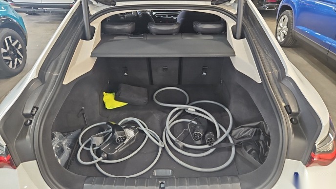 BMW i4 Navi LED Shz HiFi Leder 12