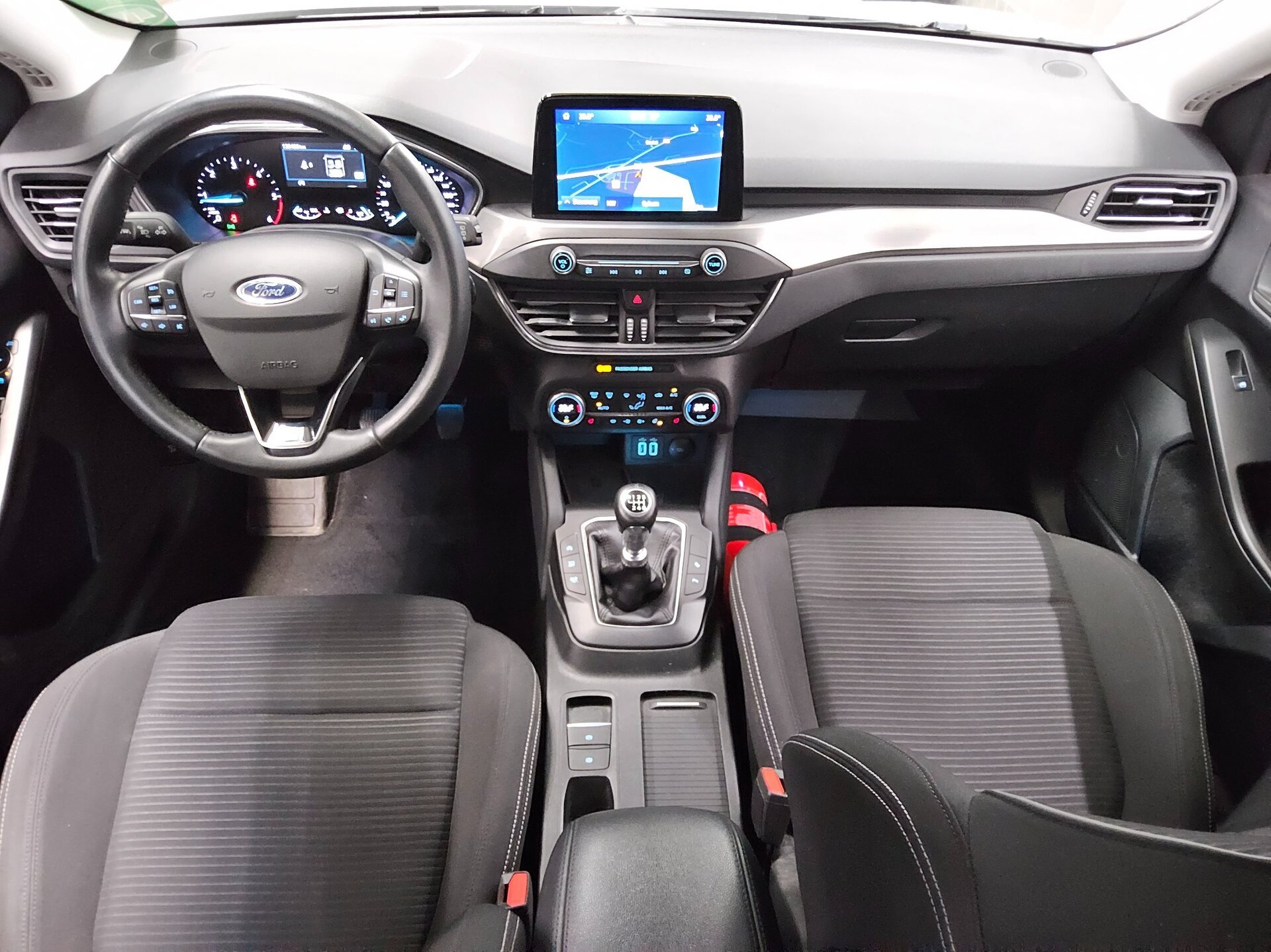 Ford Focus Turnier 1.5 EB Titanium Navi RFK Shz 5