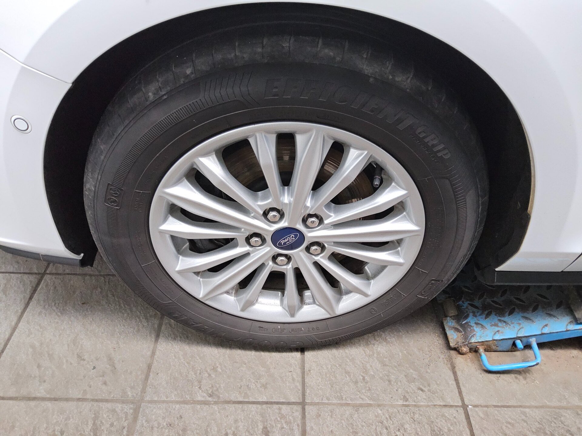 Ford Focus Turnier 1.5 EB Titanium Navi RFK Shz 10