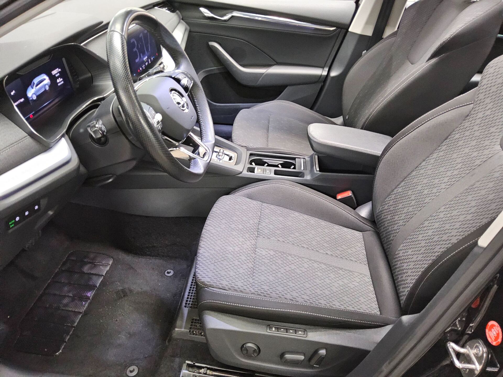 Skoda Octavia Kombi 2.0 TDI Style Navi LED vc Pano HuD 9