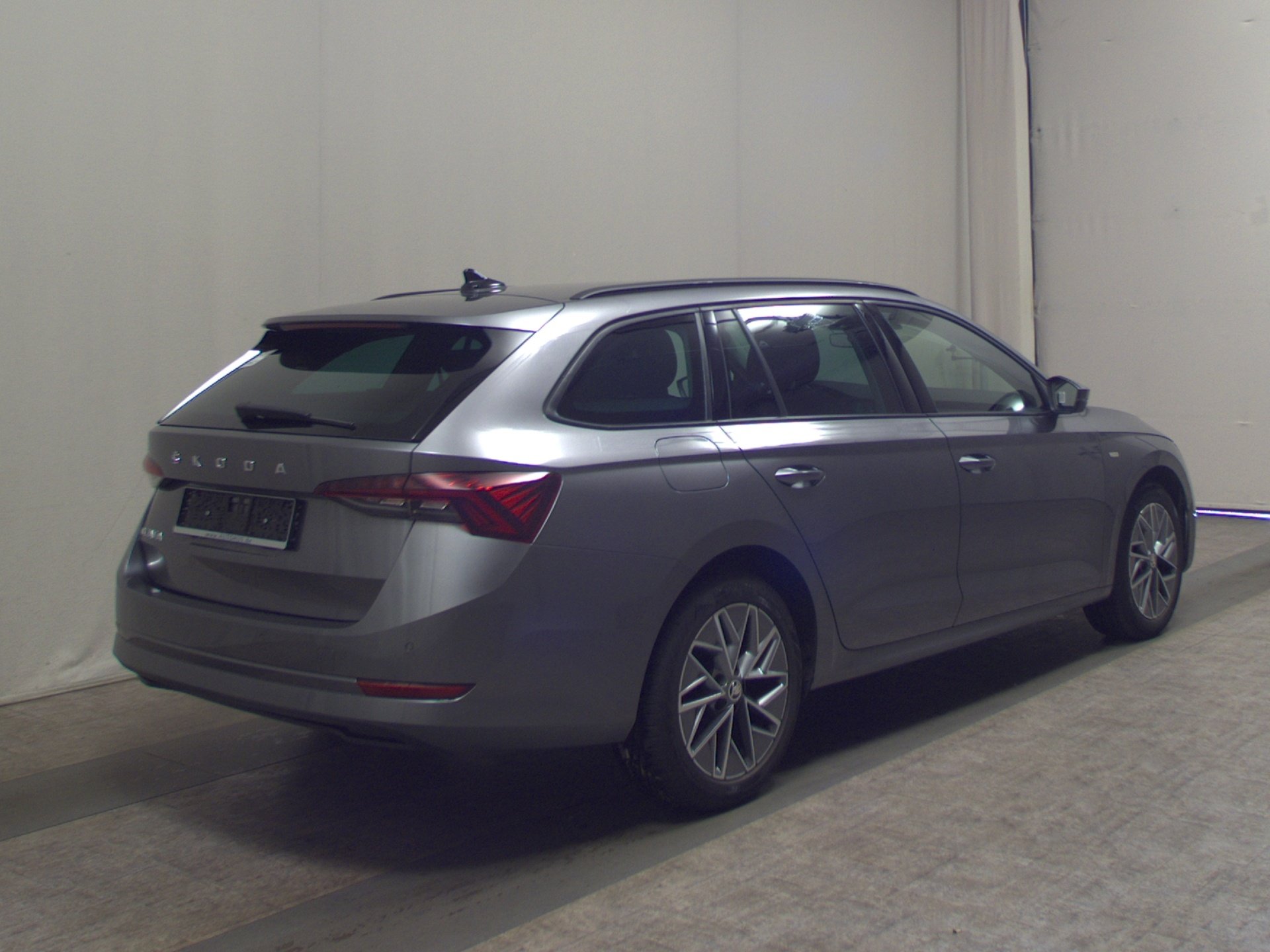 Skoda Octavia Kombi 2.0 TDI Ambition Navi LED AID 4xShz PDC 4