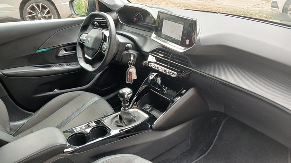 Peugeot 208 1.2 PureTech Allure Navi LED DAB Tempomat PDC 7