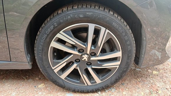 Peugeot 208 1.2 PureTech Allure Navi LED DAB Tempomat PDC 12