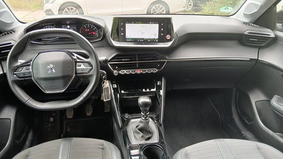 Peugeot 208 1.2 PureTech Allure Navi LED DAB Tempomat PDC 5