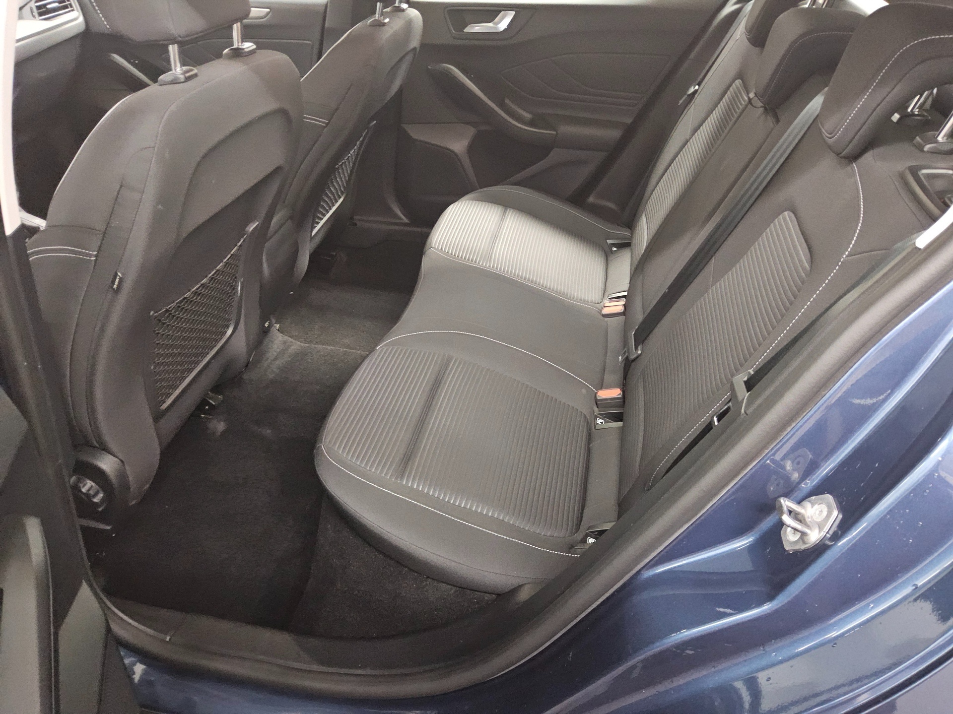 Ford Focus Turnier 1.0 EB Titanium Navi LED PDC Shz 12