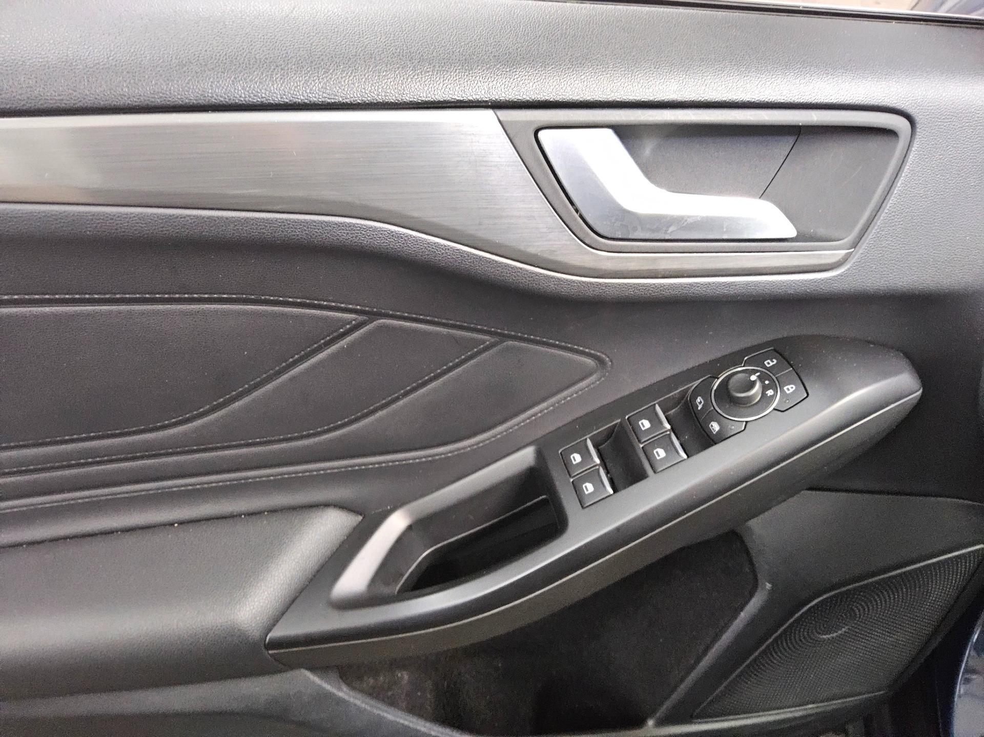 Ford Focus Turnier 1.0 EB Titanium Navi LED PDC Shz 9