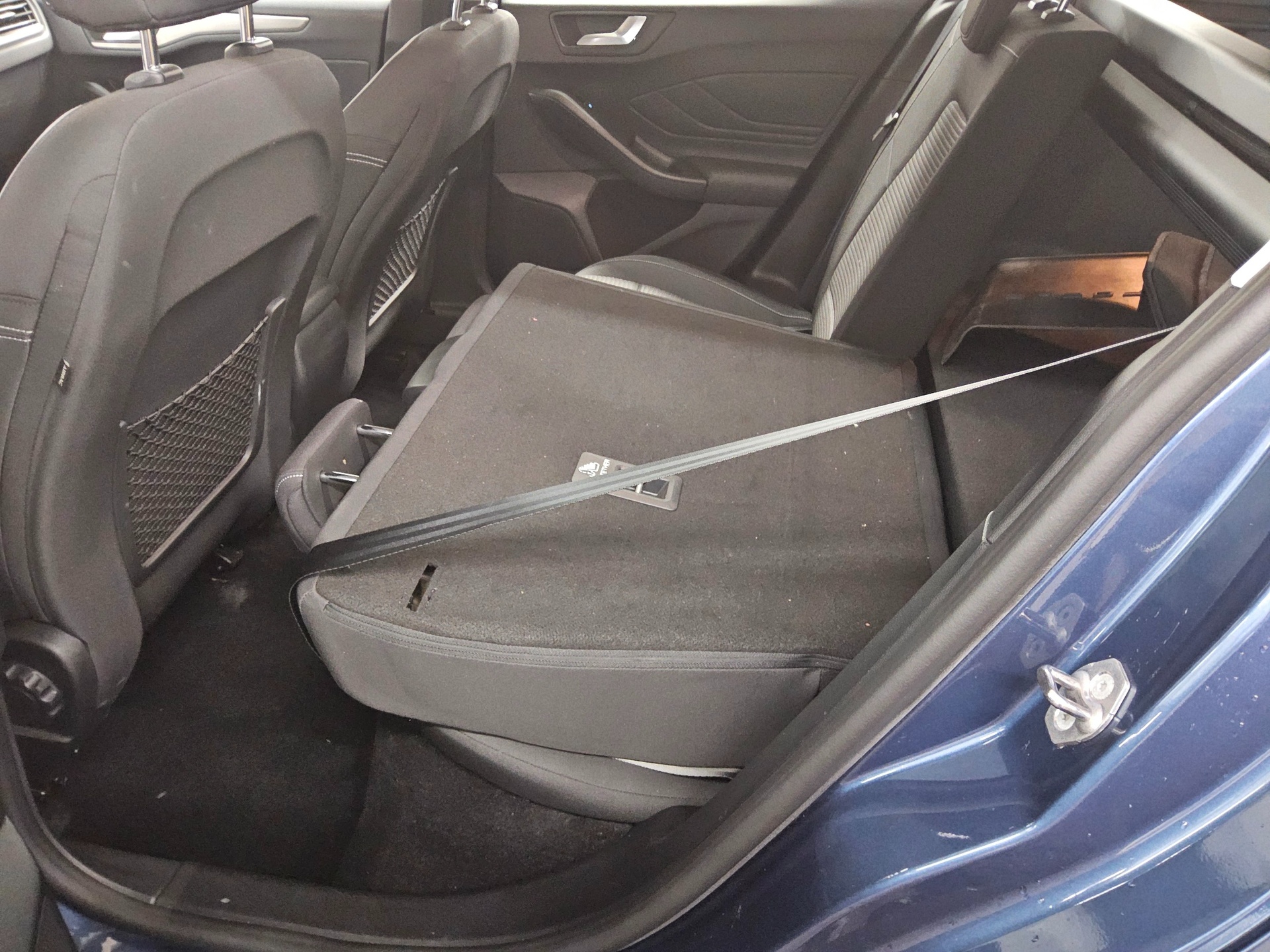 Ford Focus Turnier 1.0 EB Titanium Navi LED PDC Shz 13