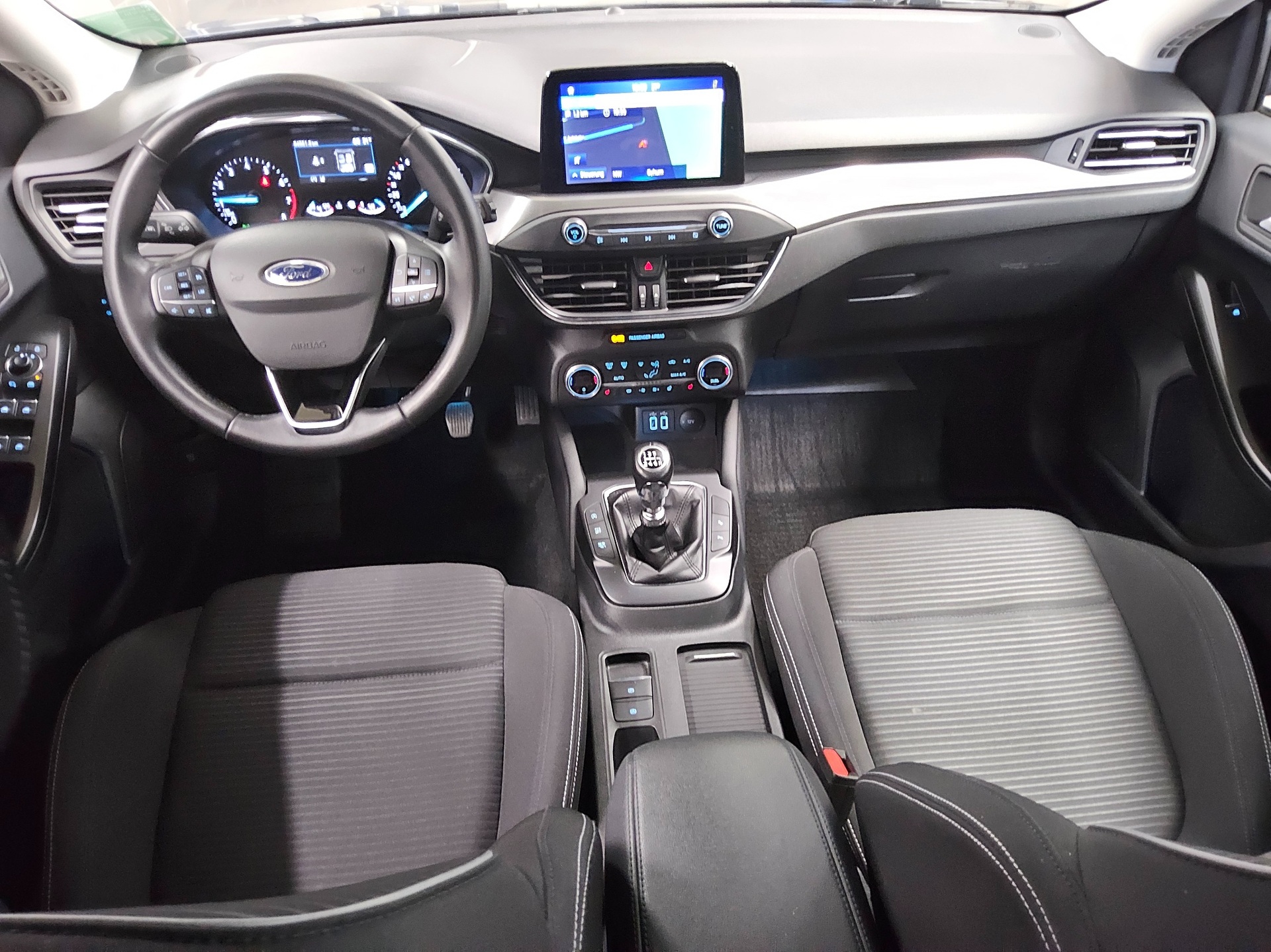 Ford Focus Turnier 1.0 EB Titanium Navi LED PDC Shz 5