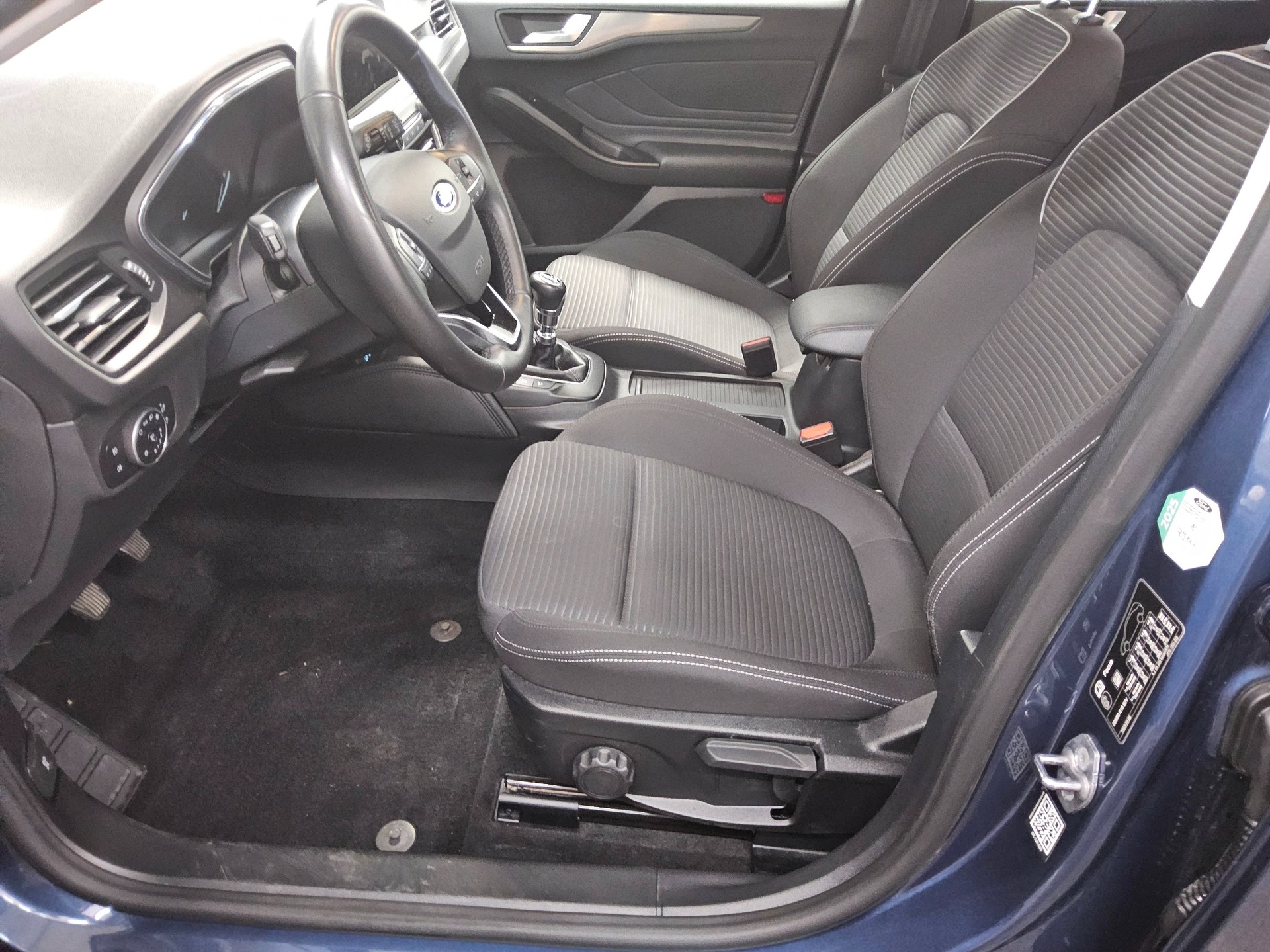 Ford Focus Turnier 1.0 EB Titanium Navi LED PDC Shz 8