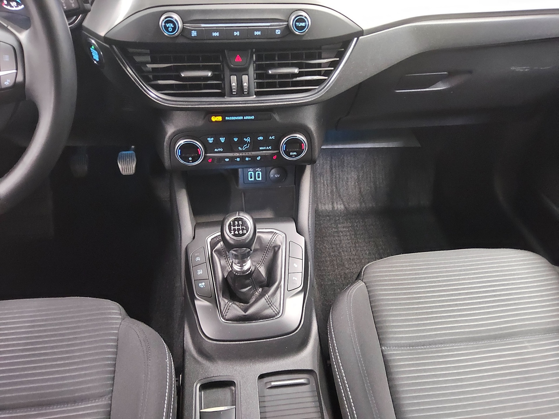 Ford Focus Turnier 1.0 EB Titanium Navi LED PDC Shz 6