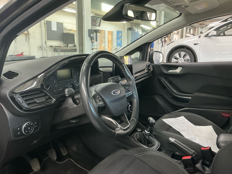 Ford Fiesta 1.0 EB LED SHZ 5