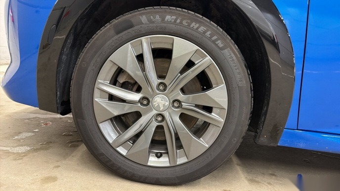 Peugeot 208 NAVI KLIMAAUT LED SHZ PDC 12