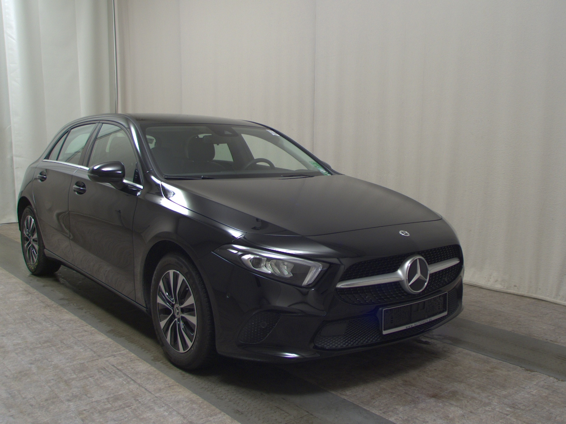 Mercedes-Benz A 180 d Navi LED Shz RfK PDC T-Leder 3