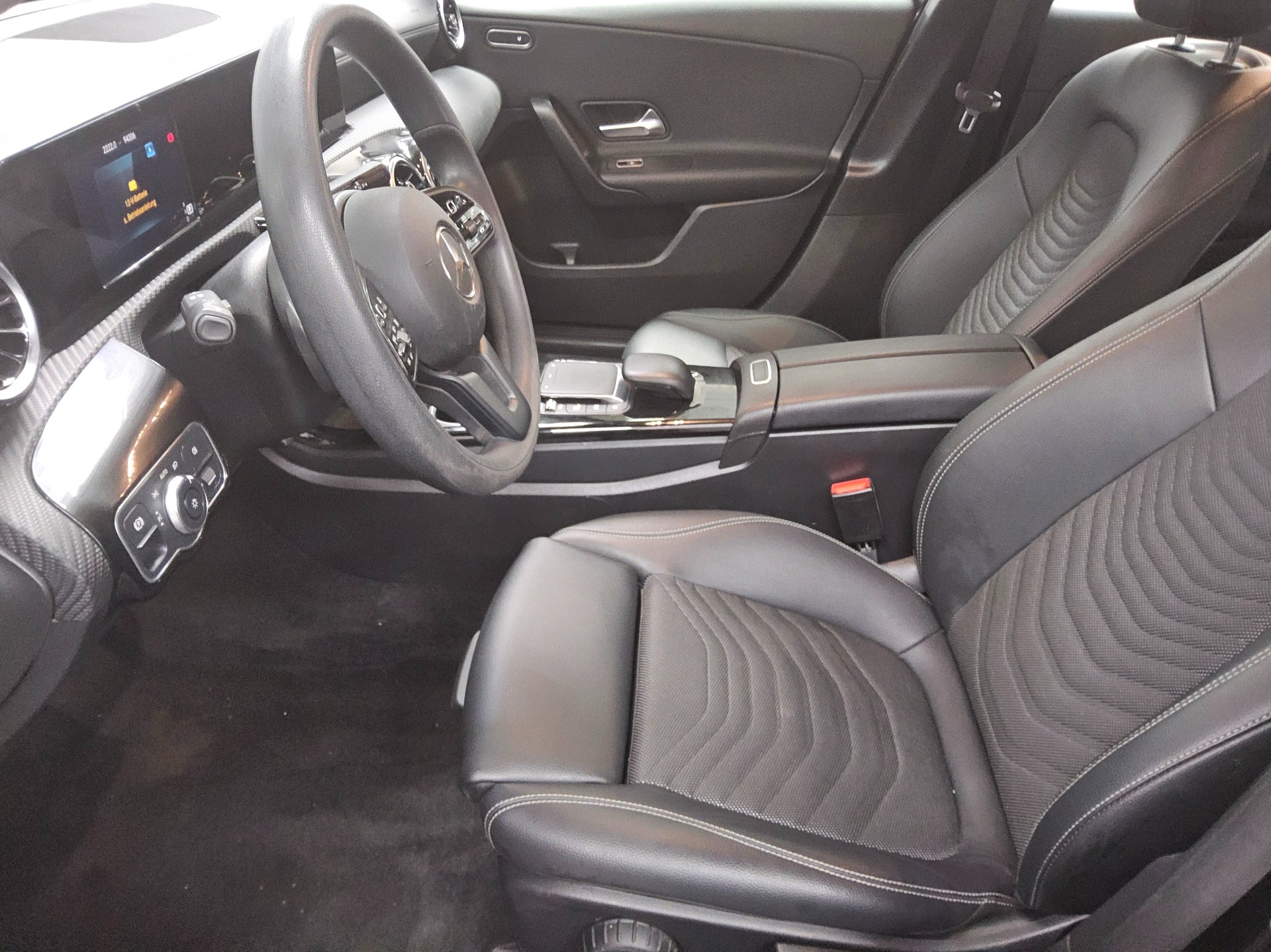 Mercedes-Benz A 180 d Navi LED Shz RfK PDC T-Leder 9