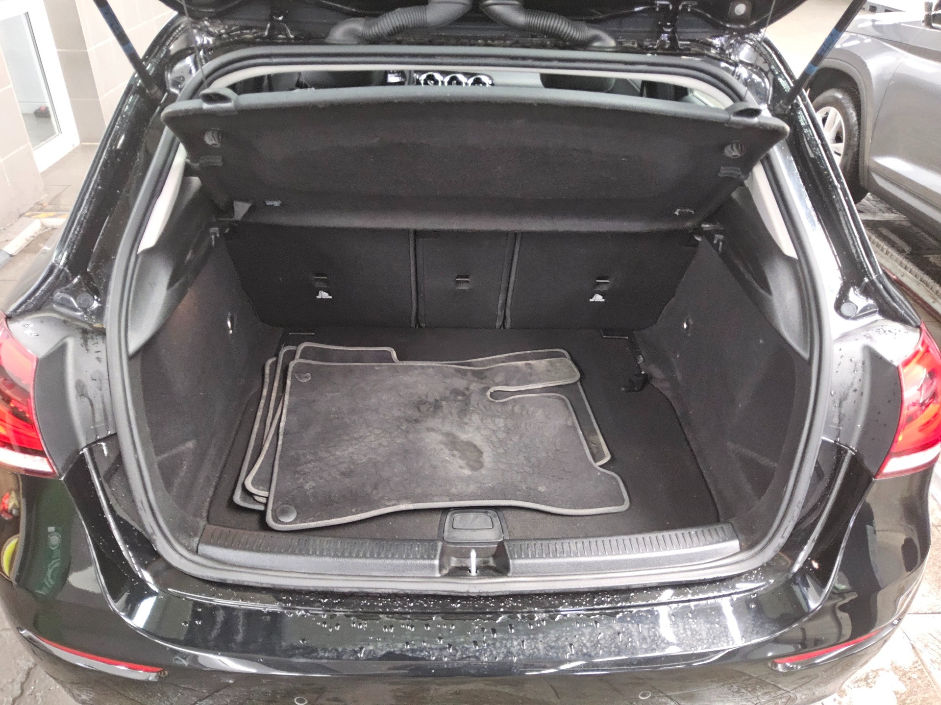 Mercedes-Benz A 180 d Navi LED Shz RfK PDC T-Leder 12