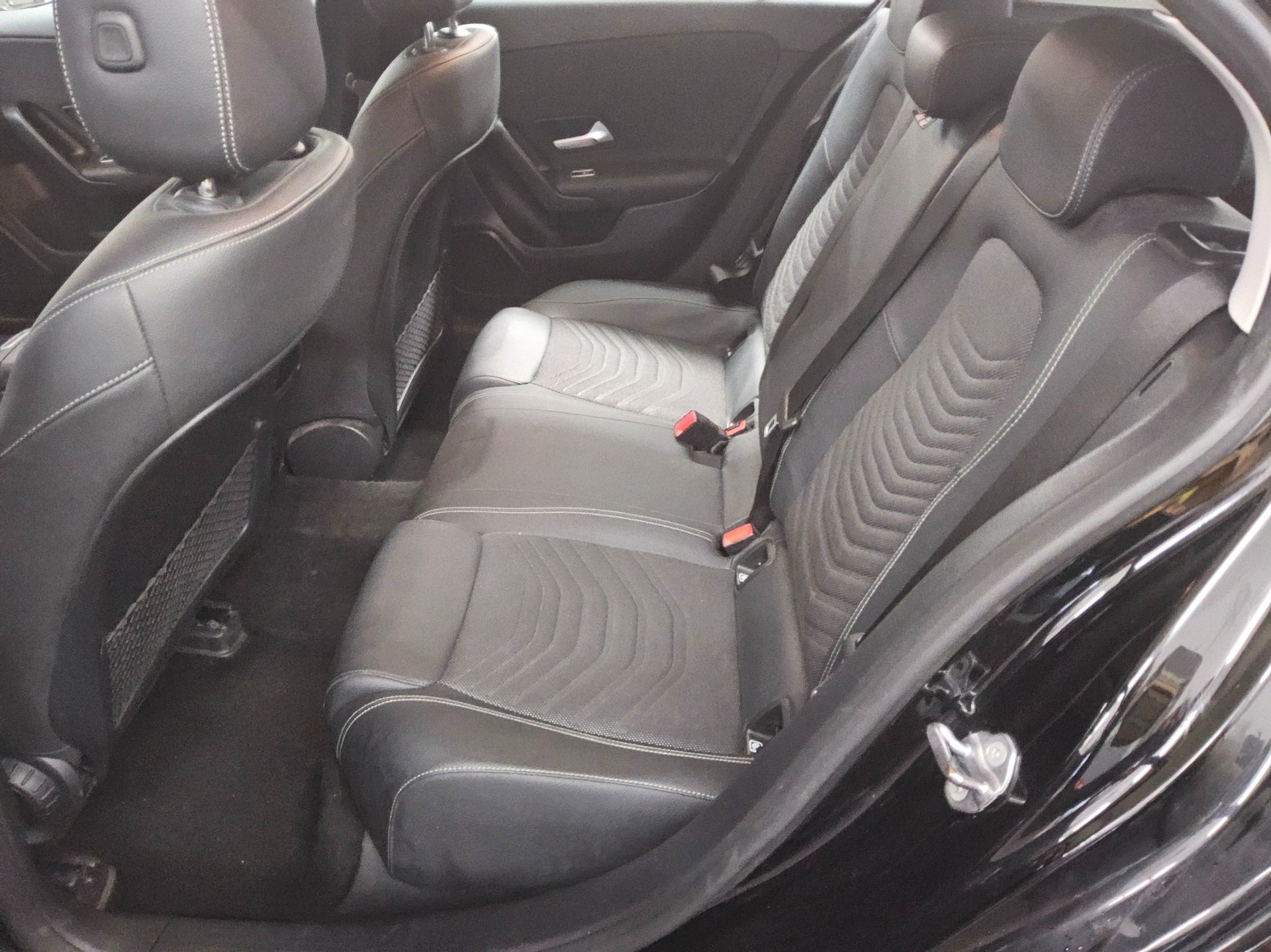 Mercedes-Benz A 180 d Navi LED Shz RfK PDC T-Leder 13