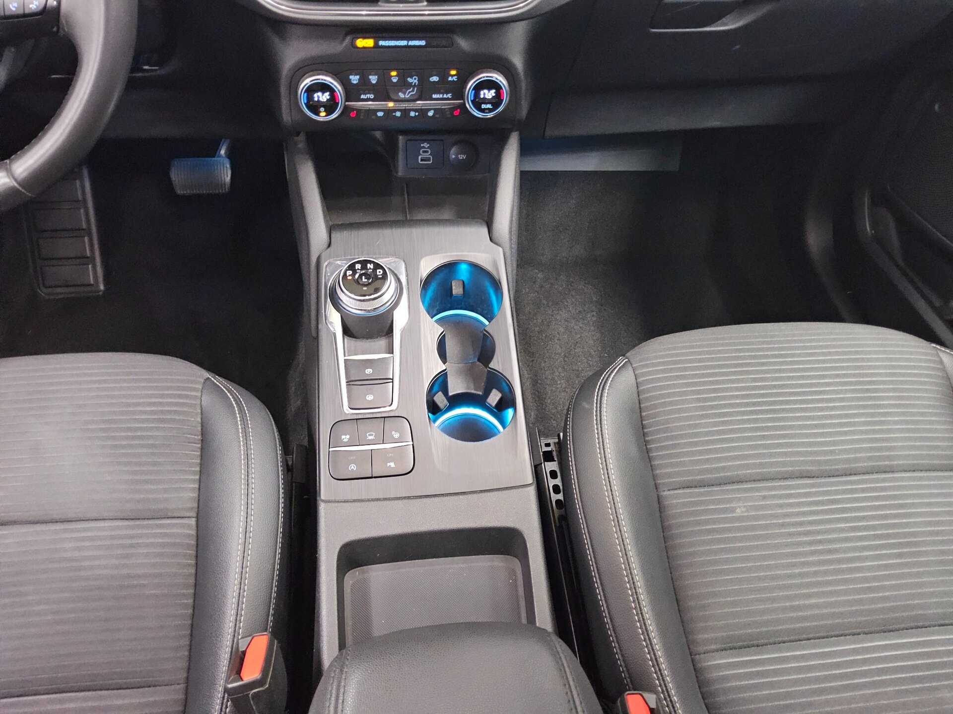 Ford Kuga 2.0 EB Titanium X Navi LED DigiTacho Pano HuD AHK 6