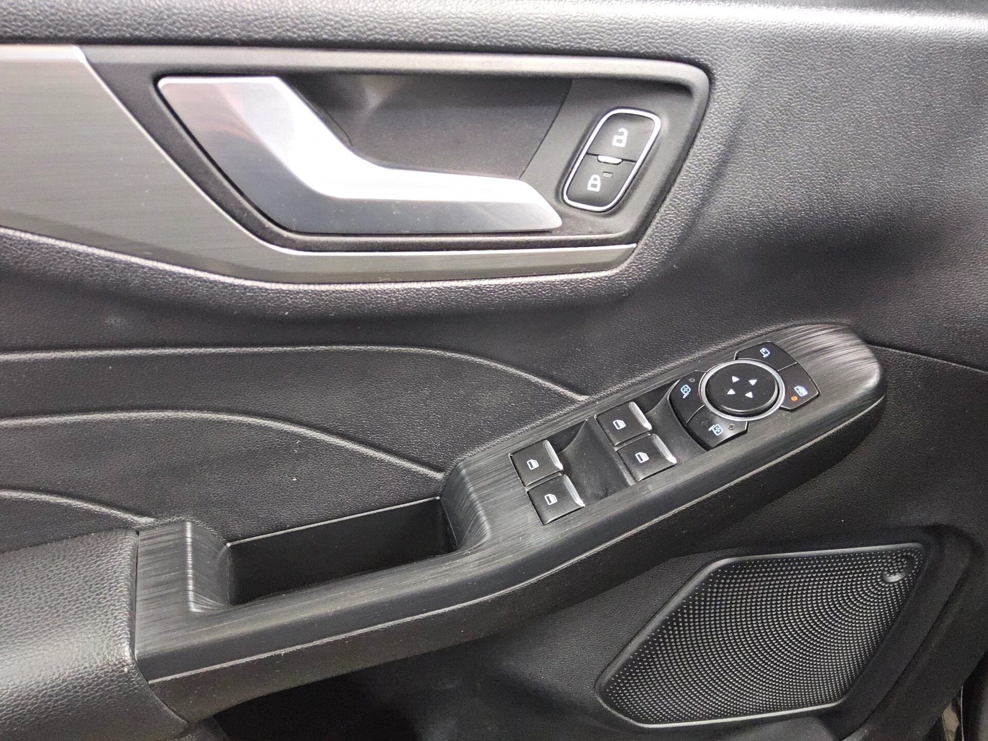 Ford Kuga 2.0 EB Titanium X Navi LED DigiTacho Pano HuD AHK 10