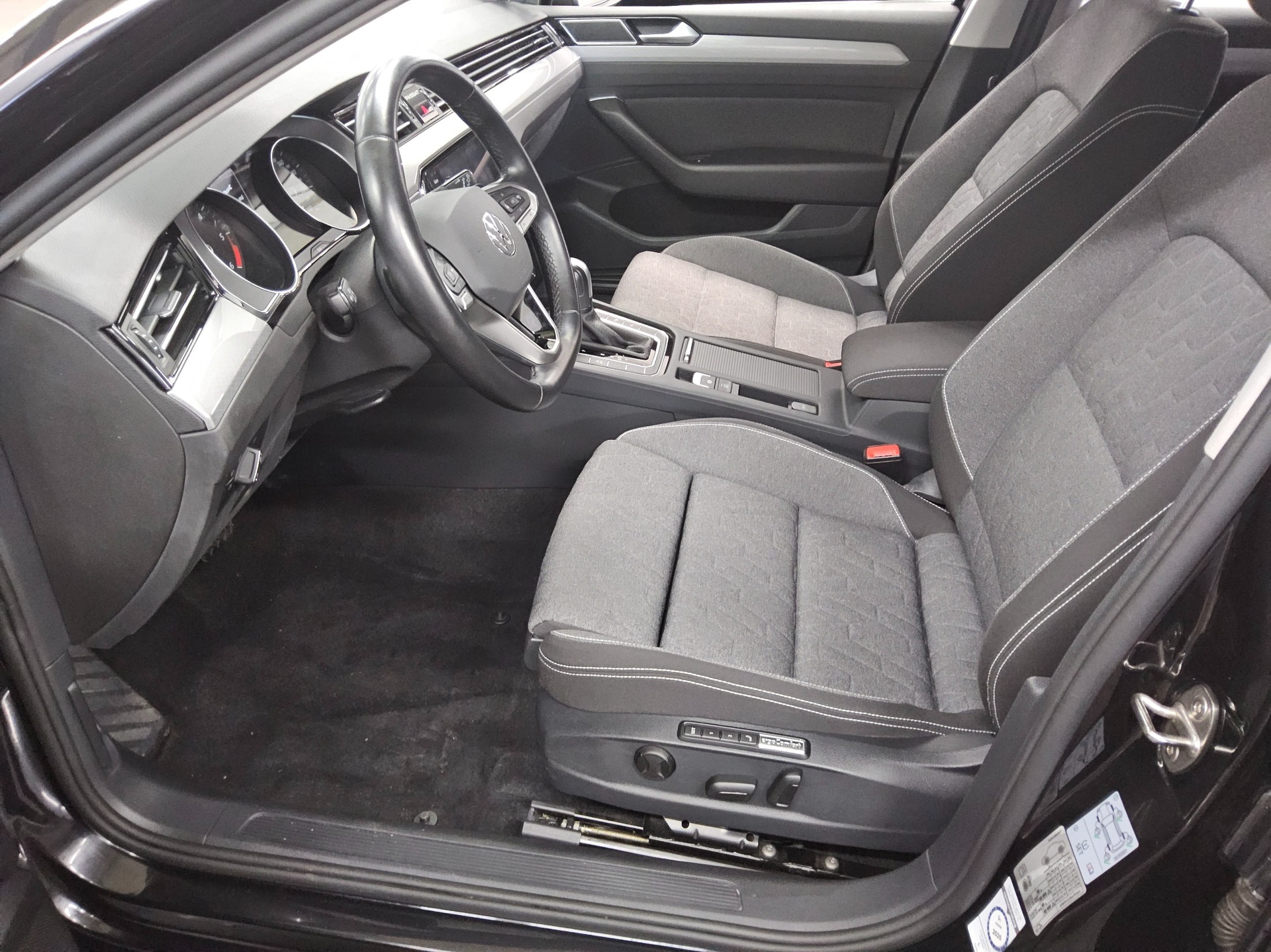 Volkswagen Passat Variant 2.0 TDI Business Navi IQ.Light RFK 8
