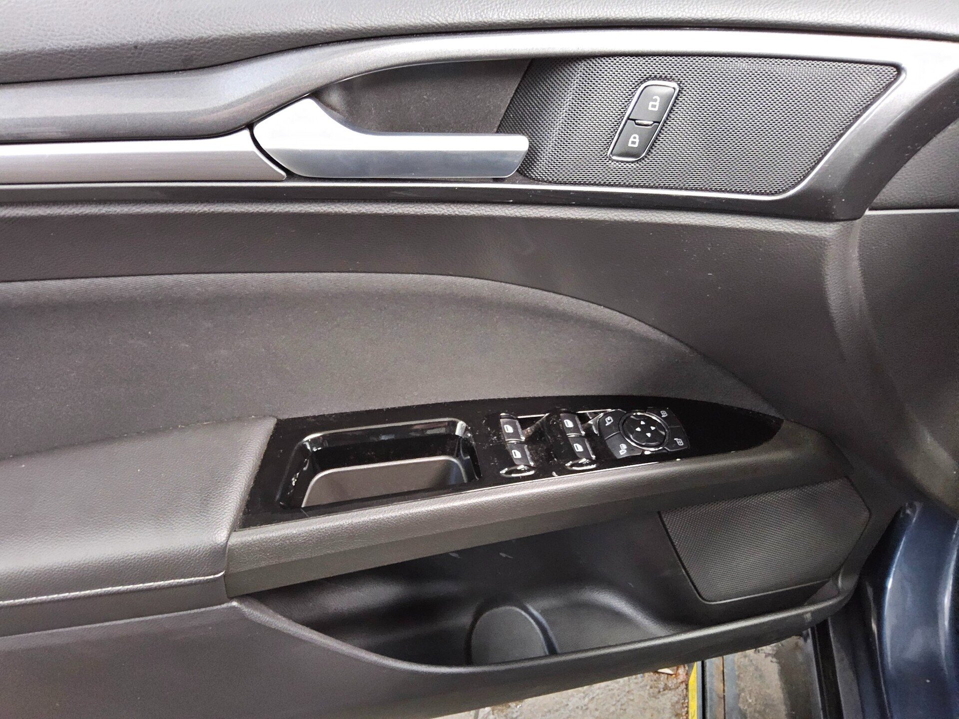 Ford Mondeo Turnier 2.0 EB Titanium Navi AHK RFK DAB 9