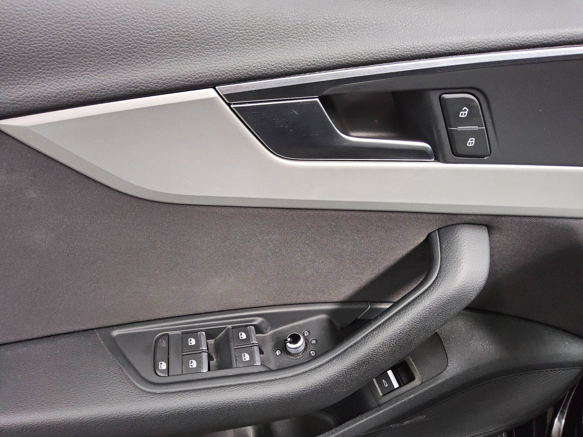 Audi A4 40 TDI advanced Navi LED Sportsitze ACC AHK 10