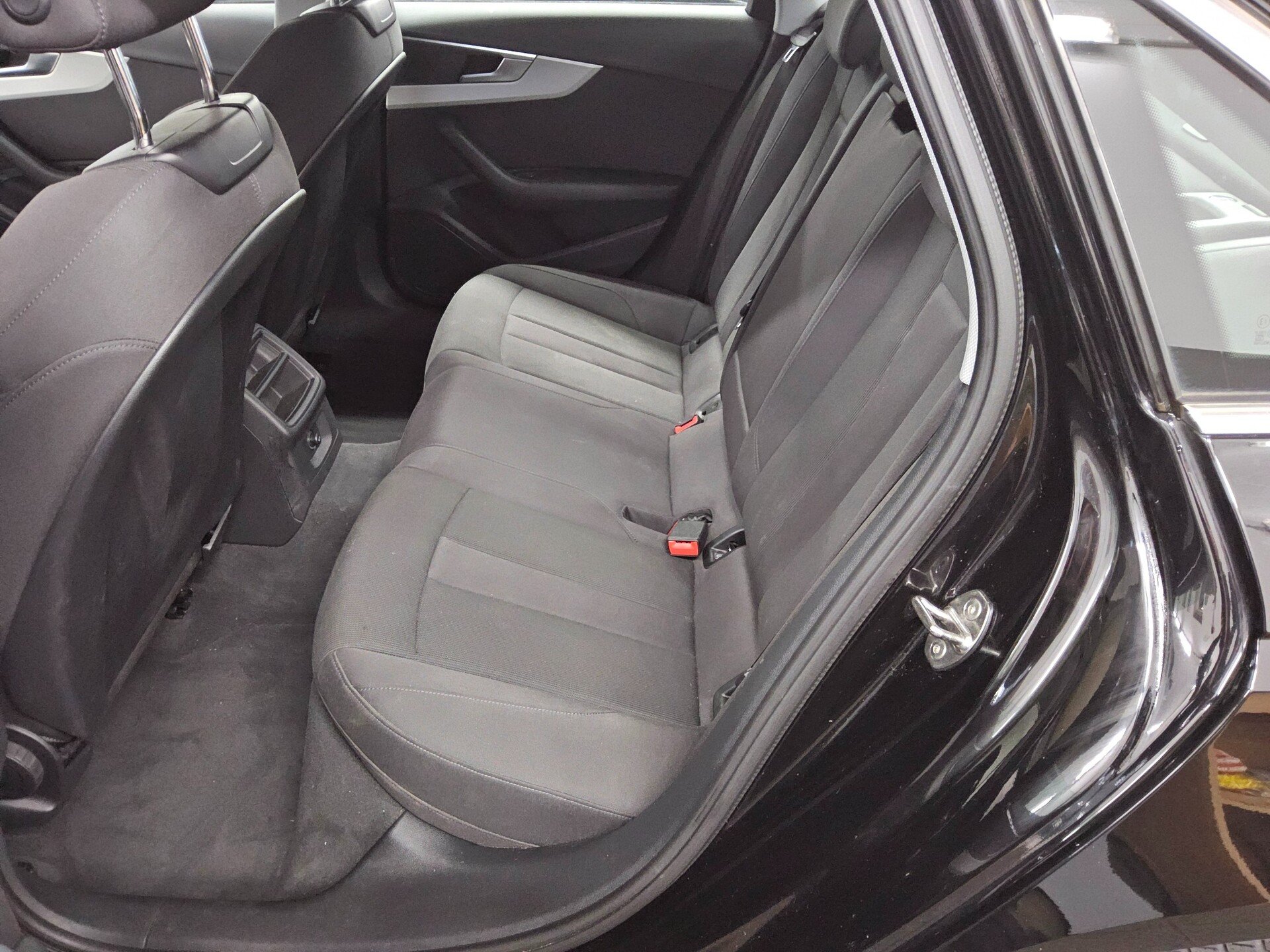 Audi A4 40 TDI advanced Navi LED Sportsitze ACC AHK 13