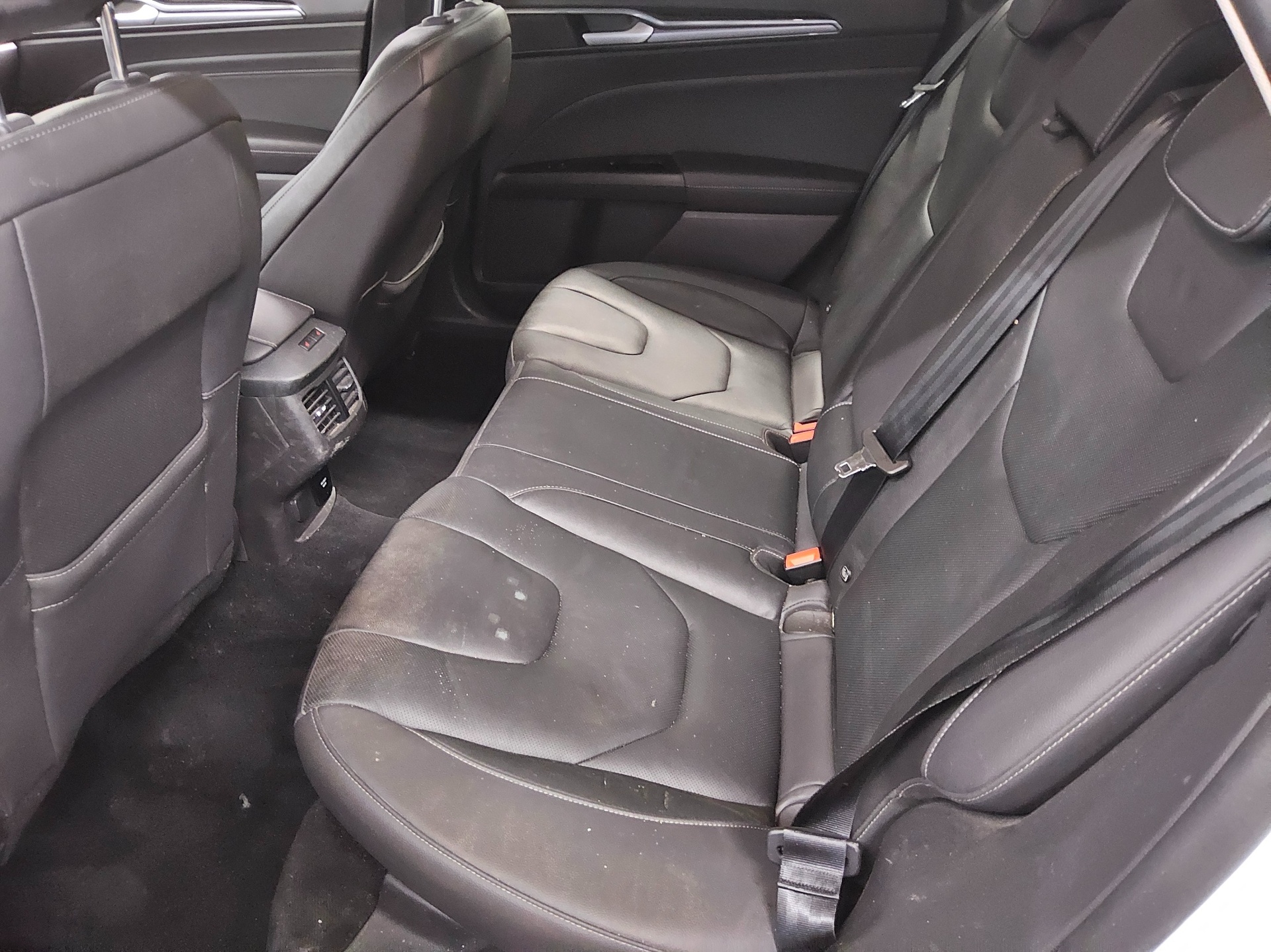 Ford Mondeo Turnier 2.0 EB Titanium Navi LED Leder 13
