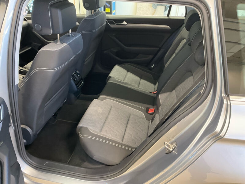 Volkswagen Passat Variant 1.5 TSI NAVI KLIMAAUT LED SHZ PDC 11