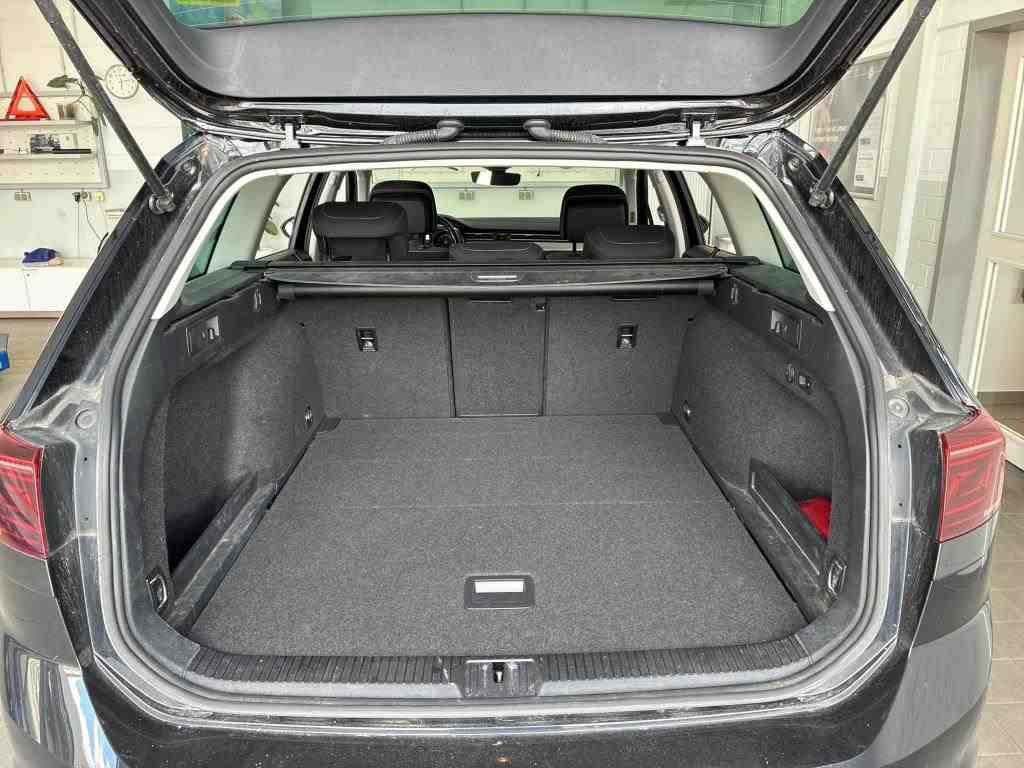 Volkswagen Passat Variant 2.0 TDI Business NAVI SHZ RFK LED ACC 10