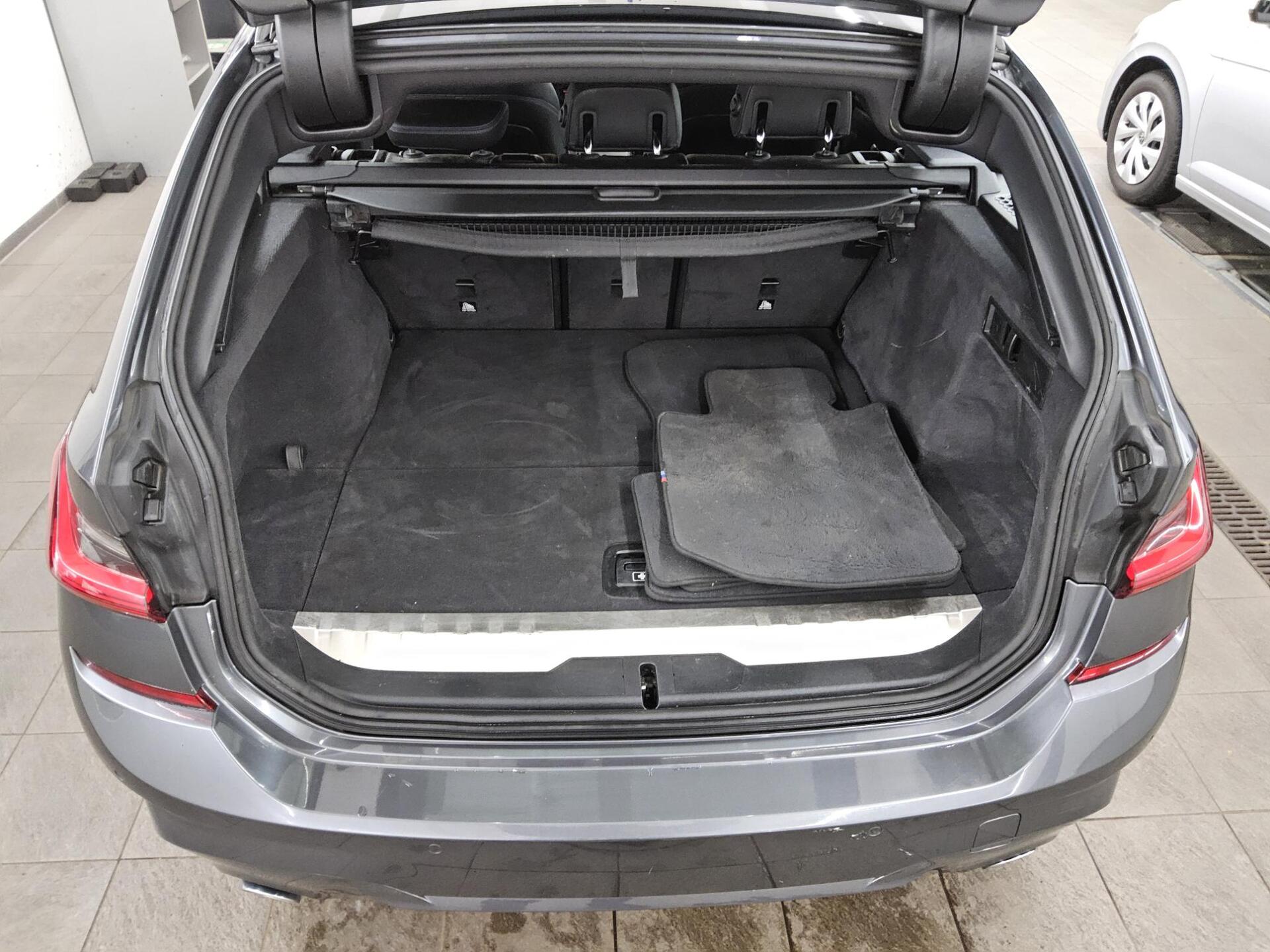 BMW 330e Touring M-Sport Navi LED LC-Pro HiFi 12
