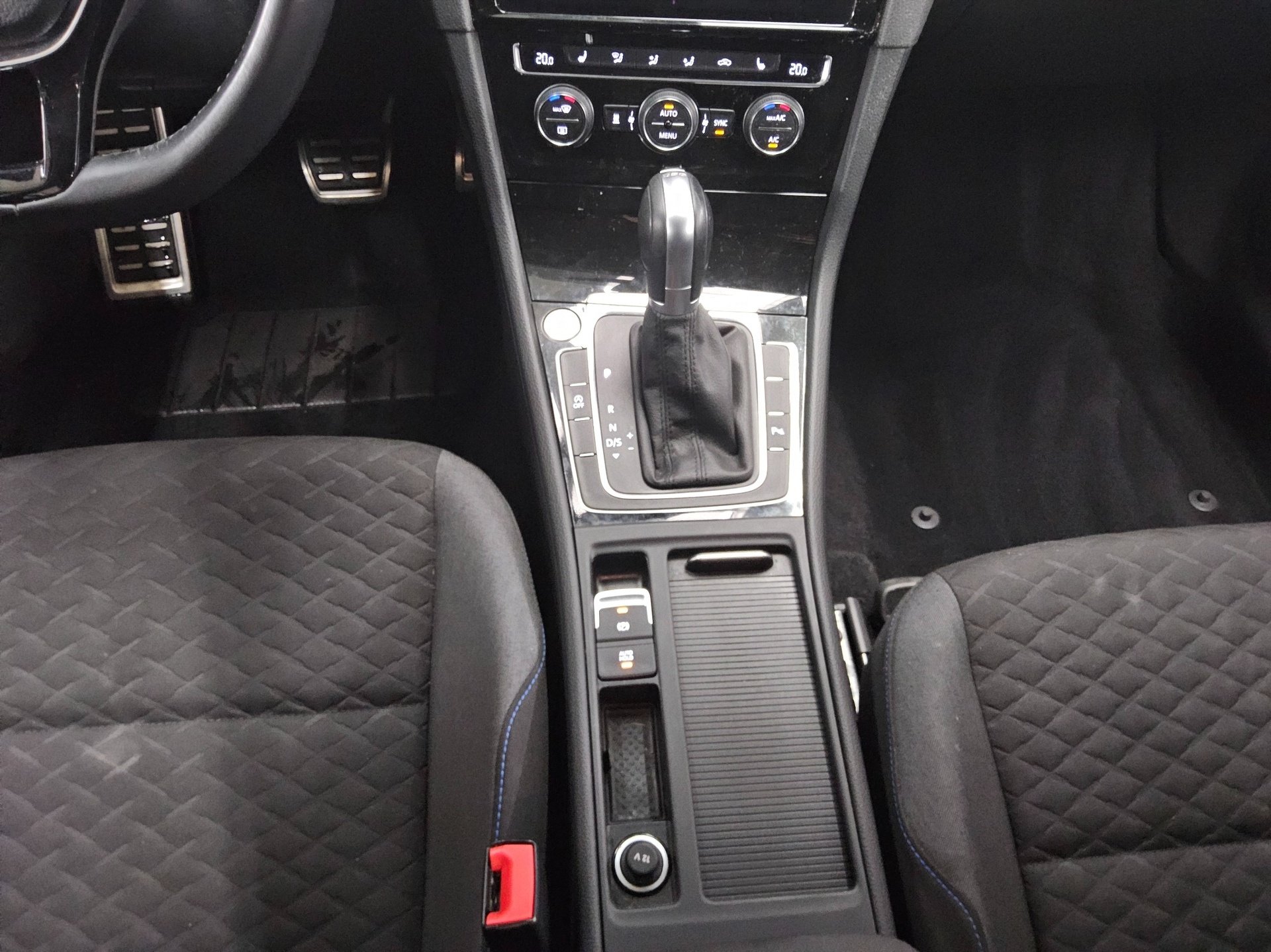 Volkswagen Golf-7 Var. 1.6 TDI Join Navi LED PDC SHZ ACC Sthzg 6
