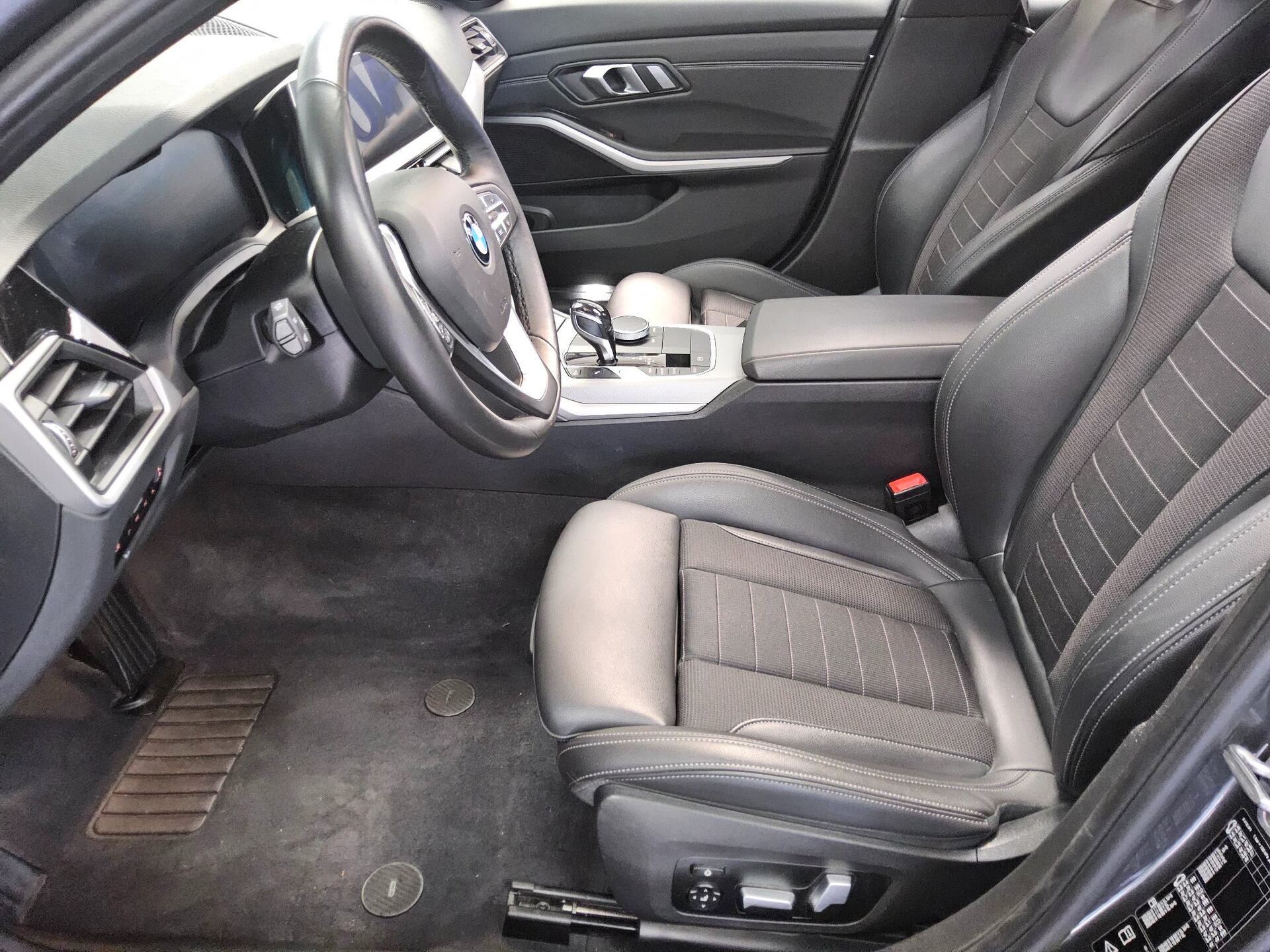 BMW 320dA Touring xDr Navi LED Pano HuD HiFi T-Leder 9