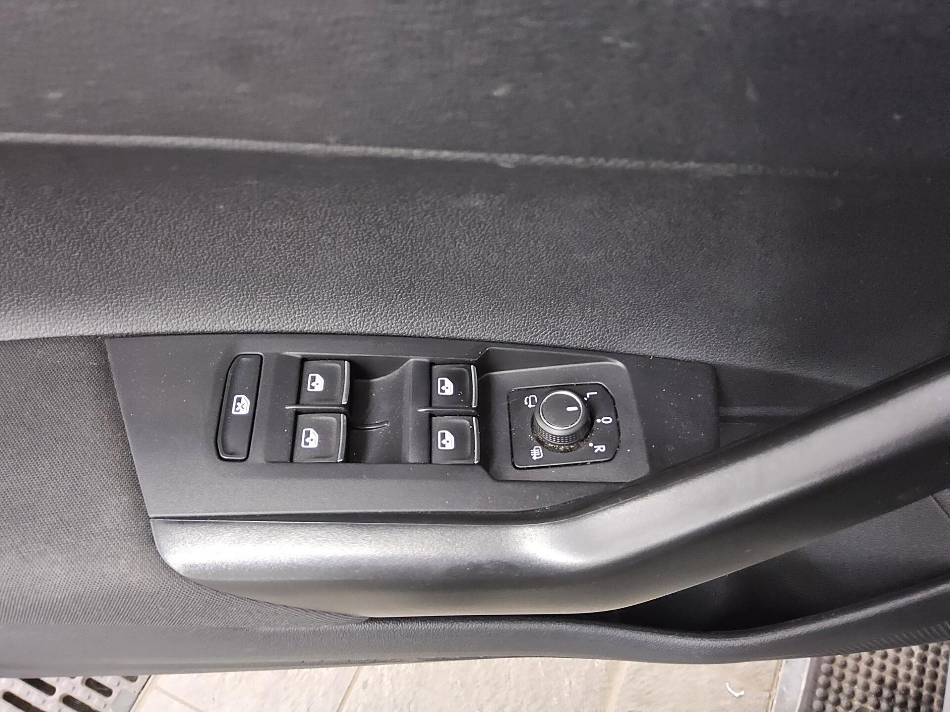 Volkswagen Taigo 1.0 TSI Style T-Leder Navi LED RFK 10