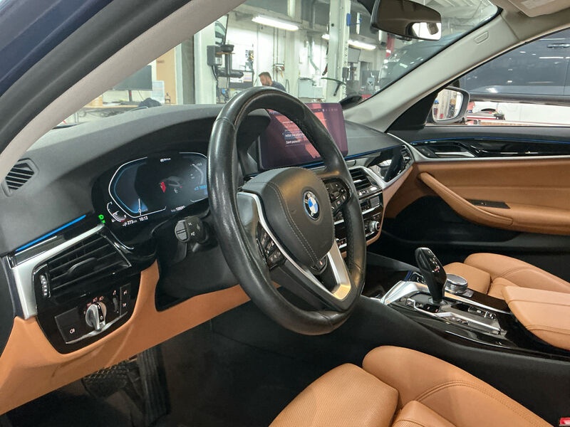 BMW 530e KLIMAAUT LED SPORTSITZE SHZ PDC 5