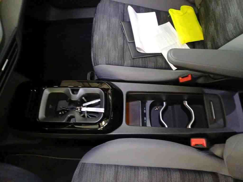 Volkswagen ID.4 Pure Performance NAVI KLIMAAUT SHZ PDC 6