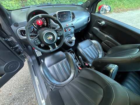 Abarth 595 Navi Xenon Leder Beats BT 5