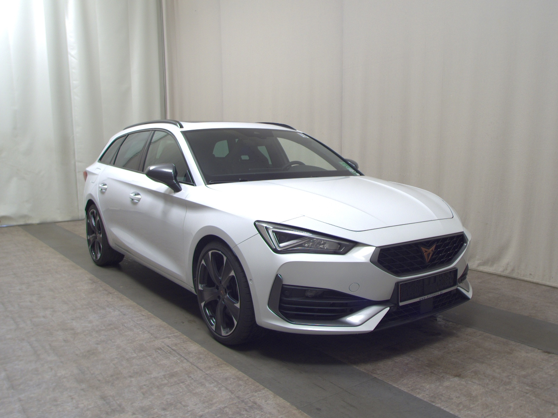 Cupra Leon Sportstourer 2.0 TSI 4Drive Navi Beats Pano 3