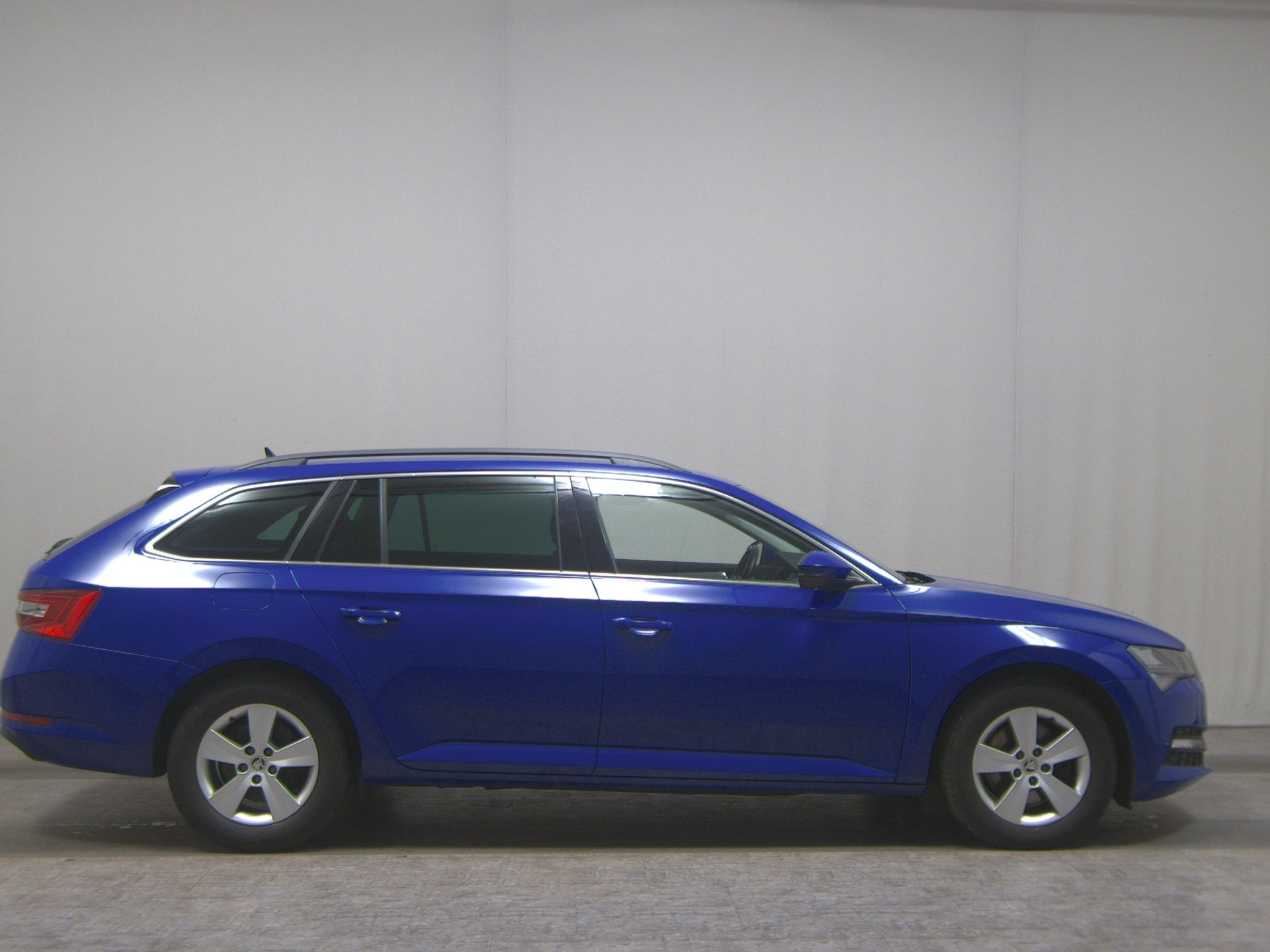 Skoda Superb Kombi 2.0 TDI Ambition Navi LED DAB PDC