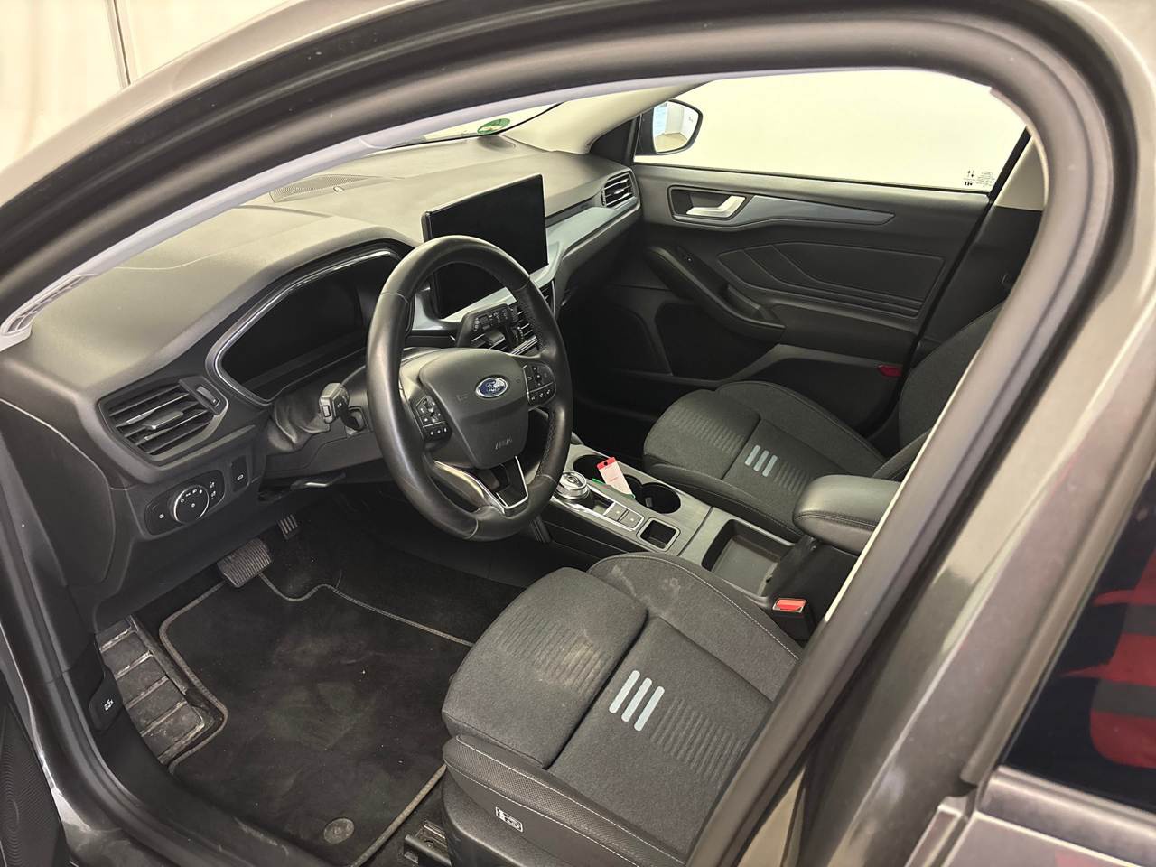 Ford Focus Turnier 1.5 EB Navi LED DigiTacho AHK B&O 6