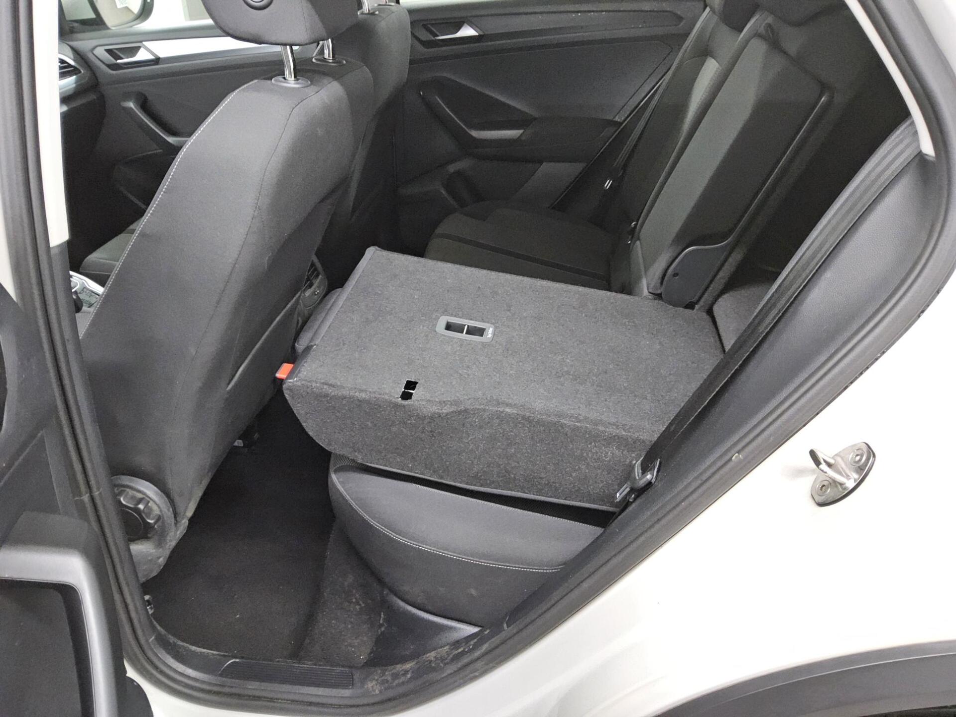Volkswagen T-Roc 2.0 TDI Life Navi LED DC RfK AHK ACC Shz 13