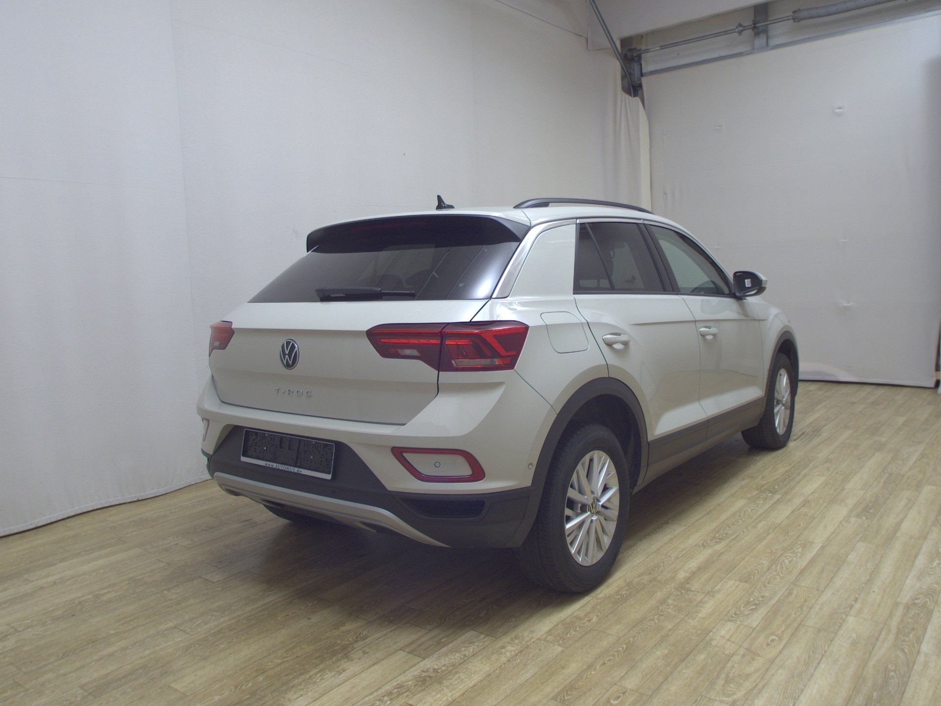 Volkswagen T-Roc 2.0 TDI Life Navi LED DC RfK AHK ACC Shz 4