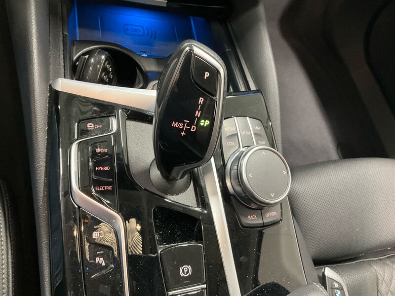 BMW 530e Touring KLIMAAUT LED SPORTSITZE SHZ HUD 11