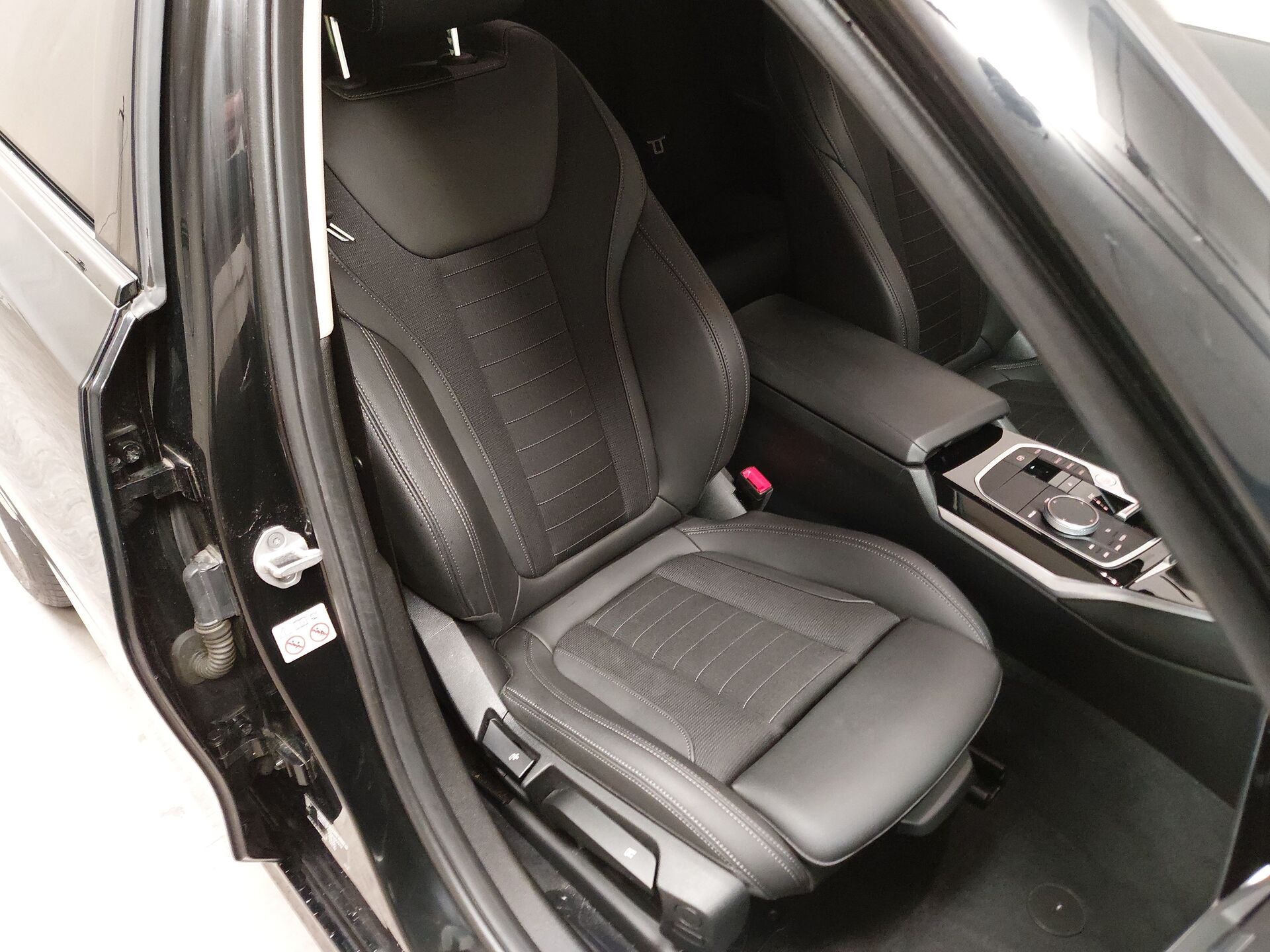 BMW 320d Touring T-Leder Navi HuD H-K LED 11